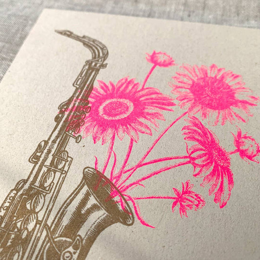 Postkarte / Saxophon mit Blumen