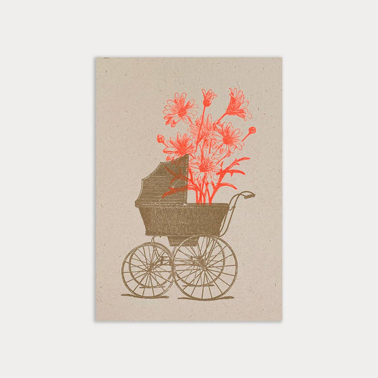 Postkarte zur Geburt / Kinderwagen mit Blume