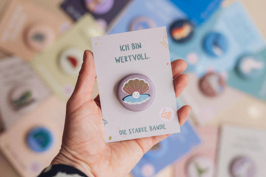 LieselsWicht Button Mit Affirmation - Muschel - Ich Bin Wertvoll