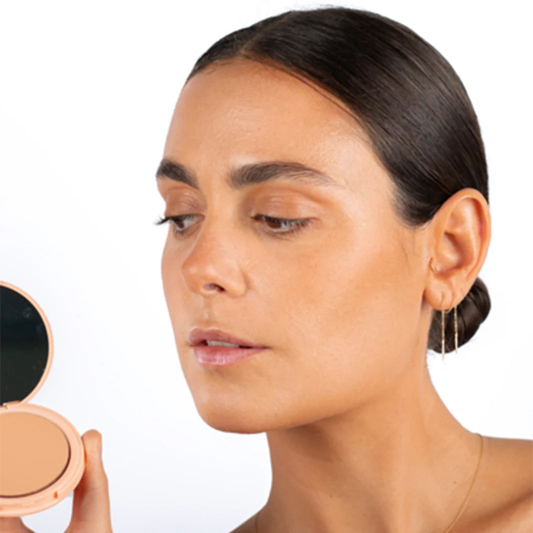 La Crique Leuchtendes Mattierendes Puder SPF15 9g