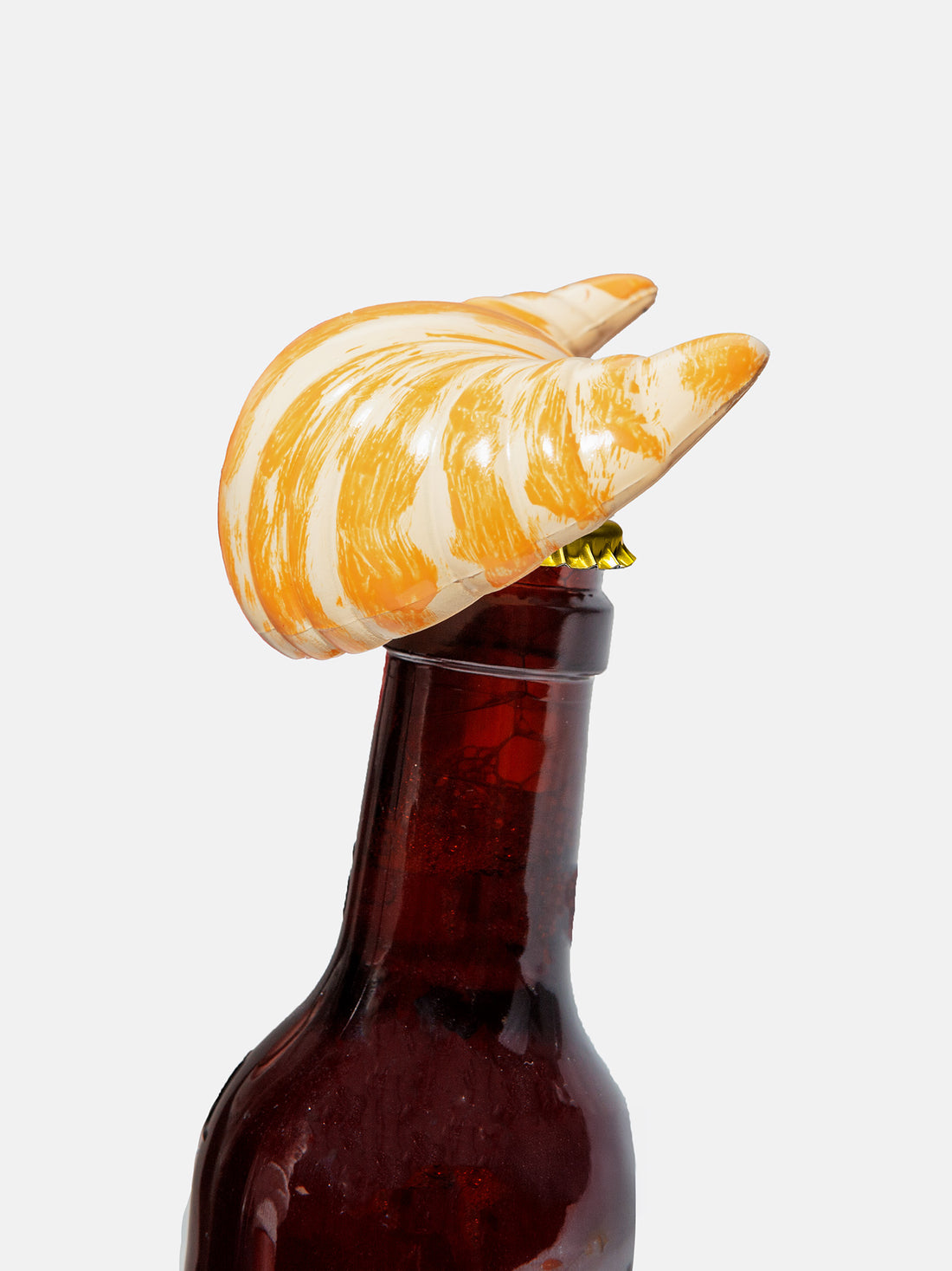 DOIY Flaschenöffner Croissant „Good Morning“ von auf einer Flasche, ideal für einen fröhlichen Start in den Tag.
