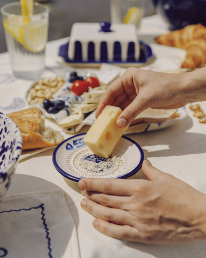 Tierra Cocida Keramik-Knoblauchreibeplatte - klein, blau und weiß - Thunfisch